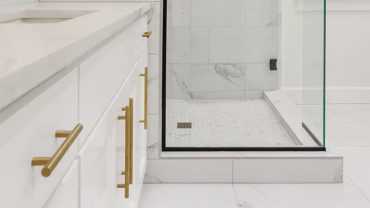 fontanero urgente 24 horas madrid instalara plato ducha banera azulejo